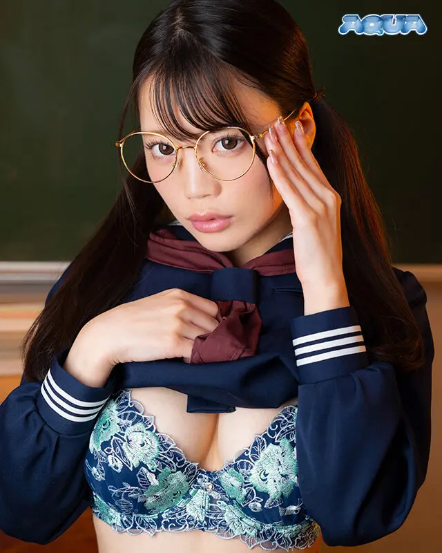 椎名ななみ | 豪華！女子校生とボンテージ美女のコラボ エロセクシーショット-1